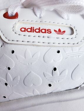 Adidas Originals Sleek Women's 6.5US Valentine's Day Red Heart Sneakers Trainers